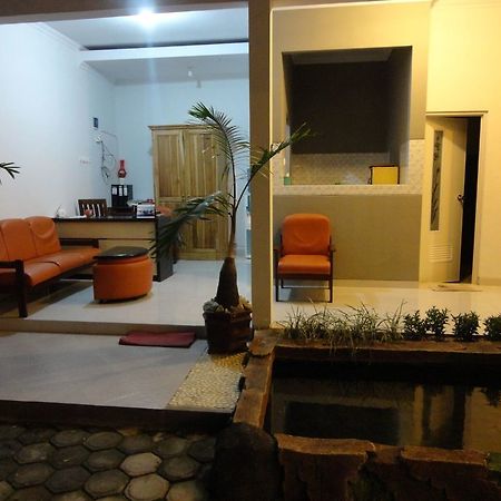Pendowo Huis Guest House Yogyakarta Extérieur photo