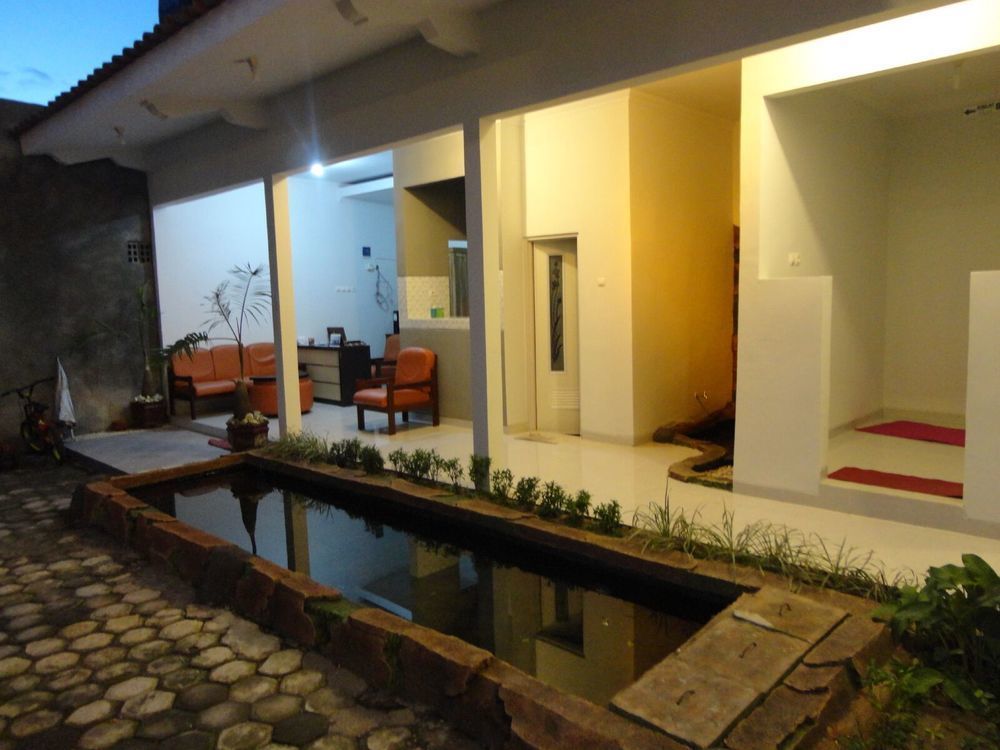 Pendowo Huis Guest House Yogyakarta Extérieur photo