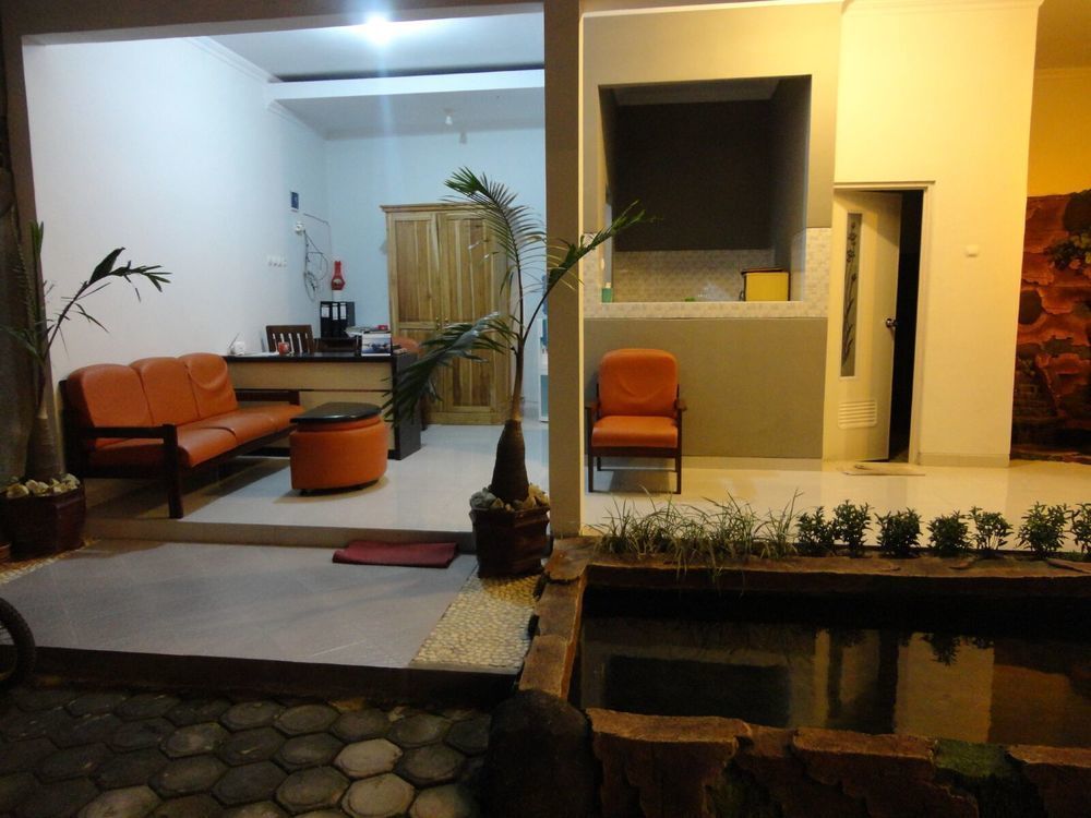 Pendowo Huis Guest House Yogyakarta Extérieur photo